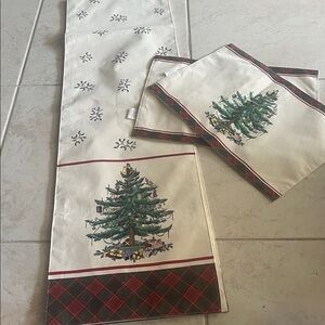 SPODE TABLE RUNNER 13.75" X 89" w/ 2 place mats